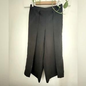 Beautiful silk-like wide-leg cropped black trousers 💼